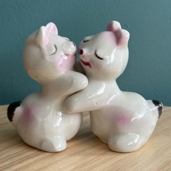 Vintage 1950's Van Tellingen Bunny Hugging Salt Pepper Shakers Set Retro Kitsch - Picture 1 of 10